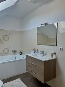 Casa cu 4 camere si garaj - foto 17