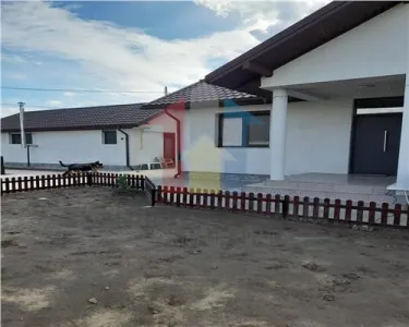 Vila P+M constructie 2020, pretabila doua famiili, teren 620 mp, Cazasu - Cazasu