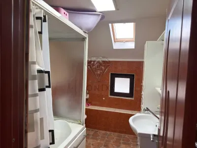 CASA  STREJNICU  5 CAMERE - foto 8