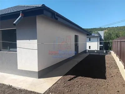 LA CHEIE! Visan Barnova CASA parter 100mp TEREN 400mp toate utilitatile - foto 4
