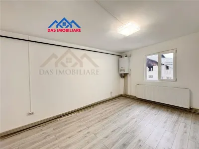Garsoniera renovata, etaj 2, str. Berzei - Baia Mare