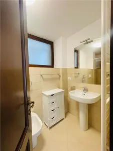 INCHIRIERE APARTAMENT DE LUX 3 CAMERE PARCARE SUBTERANA & BOXA ZONA KISELEFF SECTOR 1 - foto 17