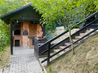 REDUCERE PRET - VAND PENSIUNE CU 7 CAMERE IN SIGHISOARA LA 800 MP DE CETATE - foto 4