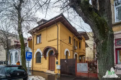 Vila de vanzare  - Zona Victoriei | Pretabil birouri, clinica sau rezidential - Bucuresti