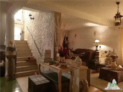 Super afacere, vila cu aspect de conac cu spatii moderne dar si clasice antichizate, orientale sau art-deco avand o curte superba ! - Clinceni