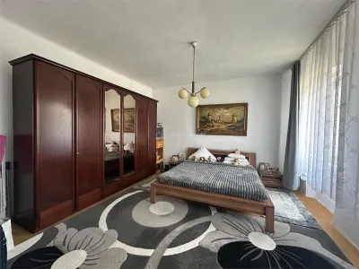 Bocsa Montana, Casa mare la strada principala - foto 4