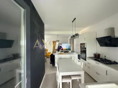 Vanzare 1/2 duplex 3 camere Sag - foto 8