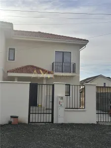 Vanzare  1/2 duplex 4 camere Mosnita Noua - Mosnita Noua
