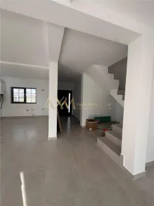 Vanzare  1/2 duplex 4 camere Mosnita Noua - foto 20