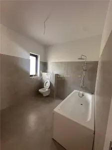 Vanzare  1/2 duplex 4 camere Mosnita Noua - foto 22