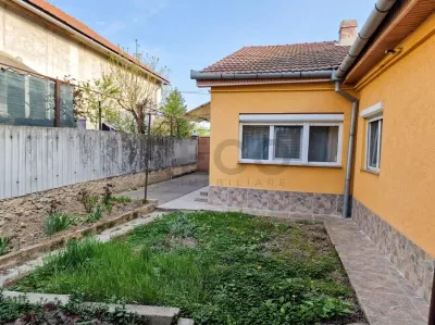 RECO Casa cu 2 camere+living, renovata complet, in Episcopia Bihor - foto 3