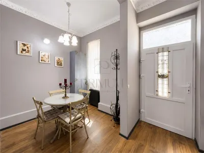 Piata Sfanta Maria, apartament 2 camere, cladire istorica - Timisoara