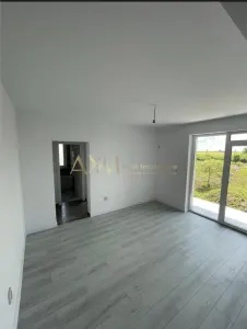 Vanzare apartament 2 camere Giroc - foto 2