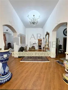Casa 11 camere D+P,cu o arhitectura deosebita, ultracentral, Ploiesti. - foto 3