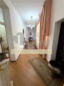 Casa 11 camere D+P,cu o arhitectura deosebita, ultracentral, Ploiesti. - foto 22