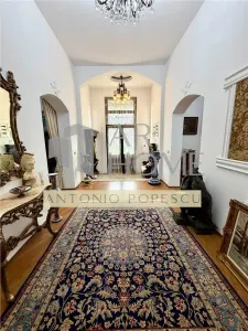 Casa 11 camere D+P,cu o arhitectura deosebita, ultracentral, Ploiesti. - foto 4