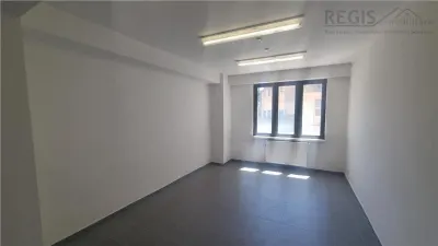 Spatiu comercial versatil in Centrul Civic - foto 12