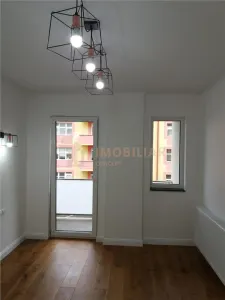 Apartament cu 3 camere ,pretabil pentru birouri - foto 6