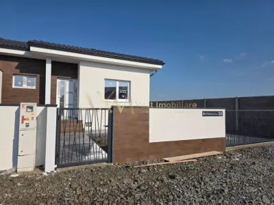 Vanzare 1/2 duplex 3 camere Mosnita Noua - foto 9