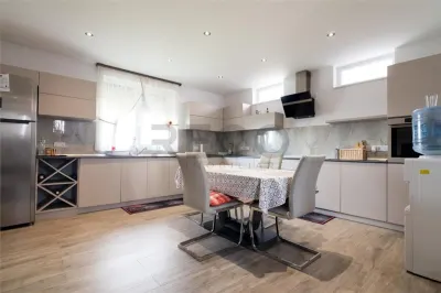 RECO Casa moderna in Sanmartin  zona Beverly Hills - Sanmartin