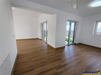 Casa noua individuala pe parter, 3 dormitoare, 2 bai, Izvor, Brasov - foto 2