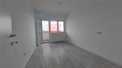 Revanzare, fara TVA: Apartament 3 camere, bloc nou, zona semicentrala - foto 17