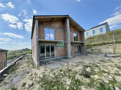 Case tip duplex de vanzare, 101 mp utili, 230 mp teren, in Corunca - foto 2