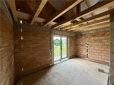 Case tip duplex de vanzare, 101 mp utili, 230 mp teren, in Corunca - foto 5