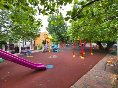 H-4 CAMERE  FIX LANGA METROU, SCOALA SI PARC - Bucuresti