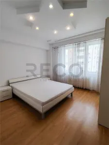 RECO Apartament renovat cu camere Decomandat cu lift - Oradea