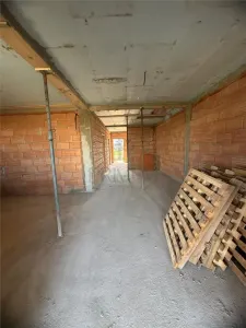 0 Comision - Mosnita -1/2 duplex  pe parter - foto 4