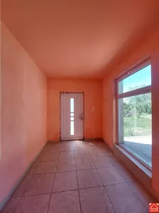 Casa spatioasa cu teren mare, pe colt, in Periam - foto 8