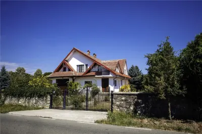 Pensiune cu teren de 5.700 mp, Runcu - Cheile Sohodolului - Runcu