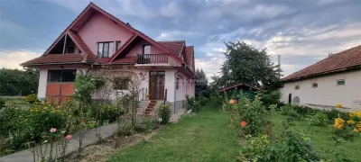 Pensiune cu teren de 5.700 mp, Runcu - Cheile Sohodolului - foto 2