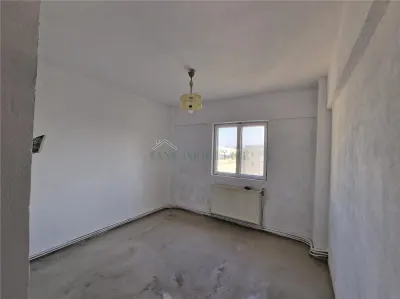 Vand apartament 3 camere amvelopat Urziceni Centru - foto 2