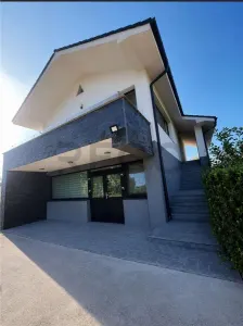 RECO Casa de inchiriat pentru birouri / spatiu de locuit in Oradea- 5 minute de centru - Oradea
