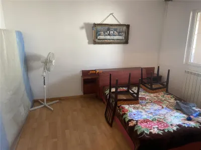 Apatament 2 camere  in Focsani , zona ultracentrala - Piata Moldovei , et 3/4 , decomandat , 54 mp - foto 4