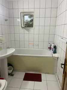 Apartament 3 camere Focsani  ,zona strada Bucegi - Policlinica 2,   etaj 1/3 , 2 bai , decomandat , imbunatatit - foto 18