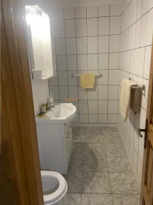 Apartament 3 camere Focsani  ,zona strada Bucegi - Policlinica 2,   etaj 1/3 , 2 bai , decomandat , imbunatatit - foto 4