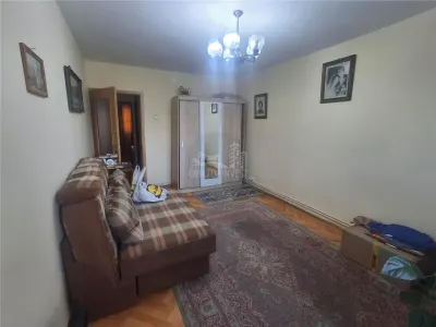 Apertament 2 camere decomandat balcon pivnita zona Valea Aurie - foto 7
