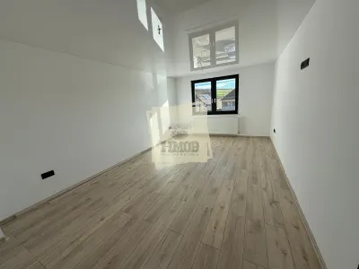 Casa cu 4 camere si 3 bai in Sura  Mare - foto 11