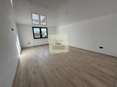 Casa cu 4 camere si 3 bai in Sura  Mare - foto 12