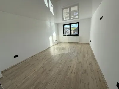 Casa cu 4 camere si 3 bai in Sura  Mare - foto 20
