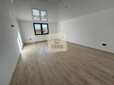 Casa cu 4 camere si 3 bai in Sura  Mare - foto 3