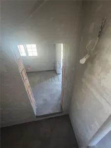 Casa individuala - despartita prin terasa - 4 benzi - zona excelenta - toate utilitatile - foto 15