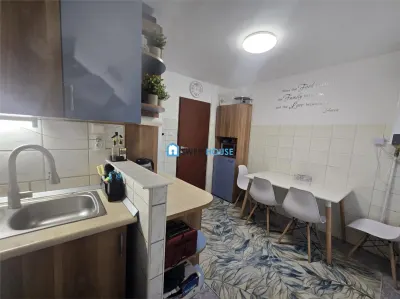Apartament cu 3 camere parter cu 2 balcoane  Zona Radu Negru - foto 3