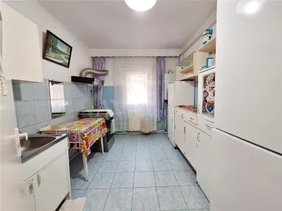 Apartament cu 3 camere, 55 mp utili  | Etaj 1, balcon si beci– Zona Mioritei - foto 7