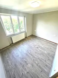 Etaj 3 | Apartament renovat cu 2 camere + garaj | Botizului - foto 14
