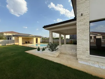 CASA INSIDIVUALA - SUPERBA - PISCINA INCALZITA - ZONA EXCELENTA - foto 3