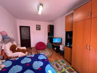 Lugoj, Ap. 1 Cam., 41 Mp.,  Et. 3, Strada Cernei, Langa Liceul Aurel Vlaicu - foto 9
